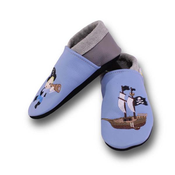 Lederpuschen Pirat und Schiff auf blau